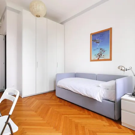 Appartement Joivy Deluxe Flat Near City Centre Milaan