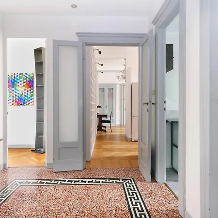 Joivy Deluxe Flat Near City Centre * Milan